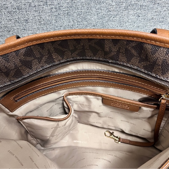 MICHAEL KORS Brown Jet Set Leather Pocket Tote - Picture 9 of 10